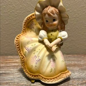 Lefton Cream and Tan Decorative Accent Figurine